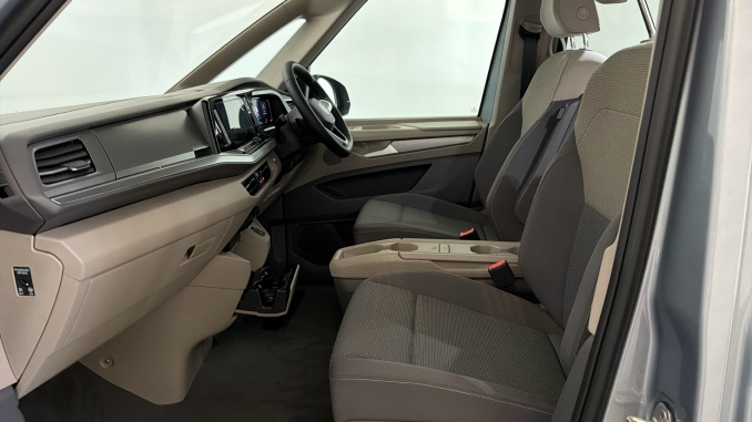 Volkswagen Multivan 1.5 TSI eHybrid Life 5dr 4MOTION DSG Estate - Image 2
